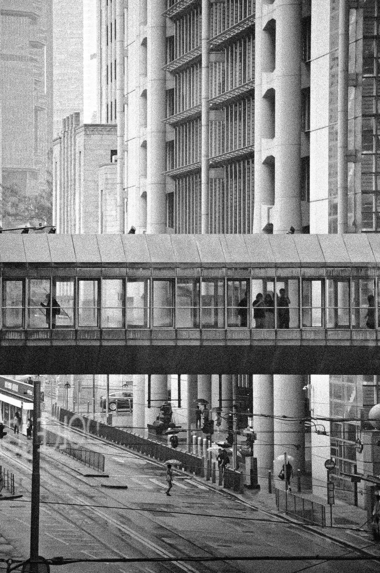 Photo - Pedestrian walkway in front of HSBC at Central Hong Kong, Kong Kong Architecture